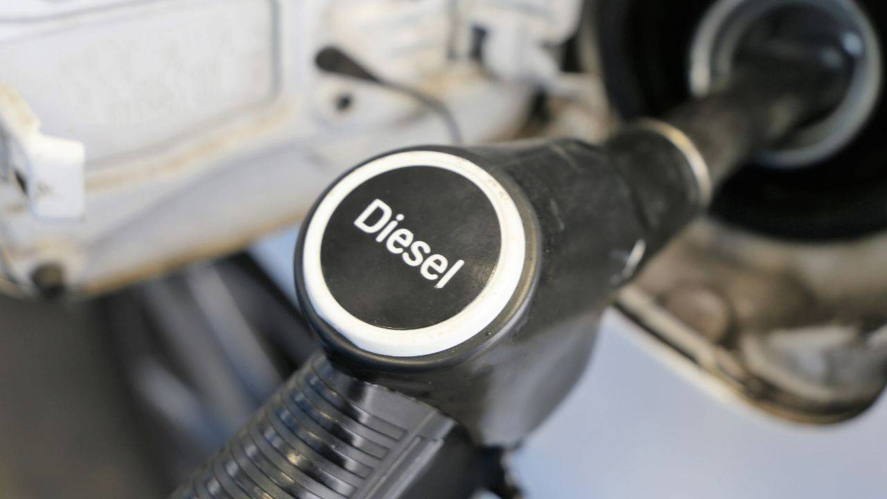 Nuovi aumenti di diesel e benzina a ottobre 